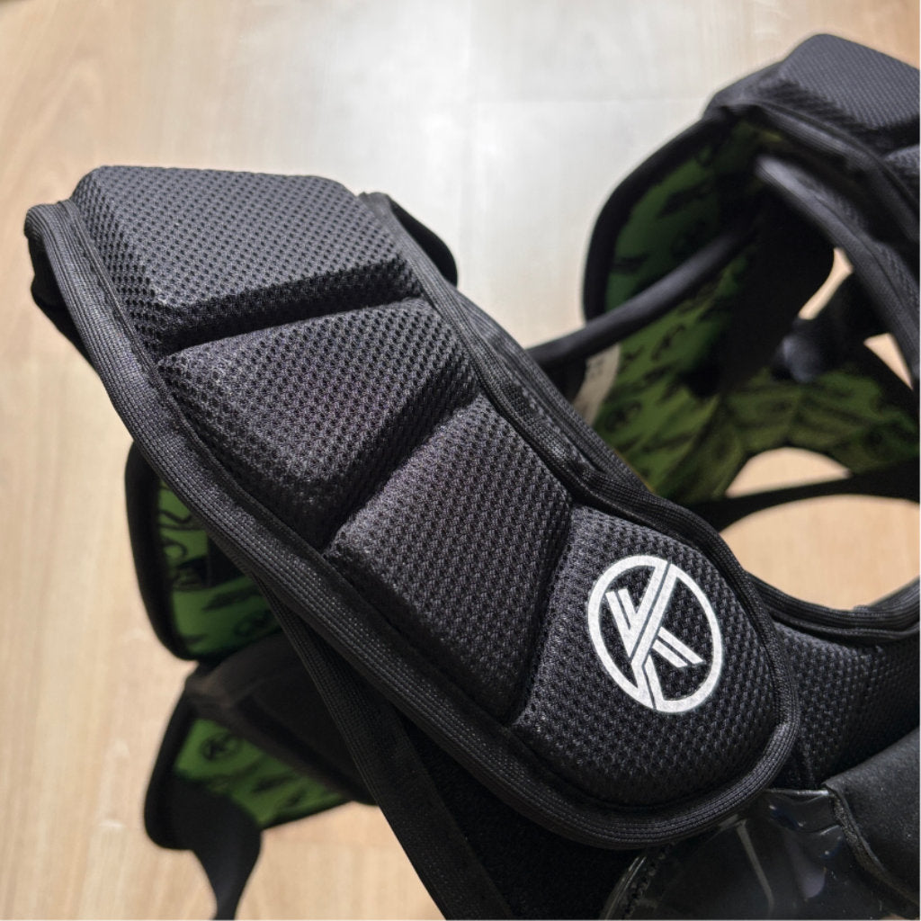 Kaenz Black Chest Pad